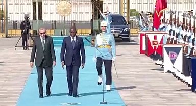 Gabon Cumhurbaşkanı Nguema Külliye'de