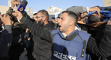 Gazetecilerden İsrail'e İsyan!