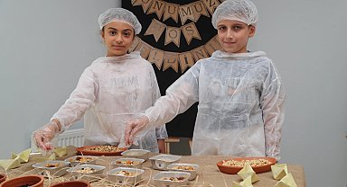 Gebze Arapçeşme'de aşure ikramı