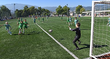 Geleceğin futbolcuları Osmangazi'de sahaya çıktı