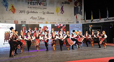 İnegöl’ün Kültür ve Kardeşlik Festivali’nde Altın Mobilya ödülünün sahibi Kuzey Kıbrıs Türk Cumhuriyeti oldu.