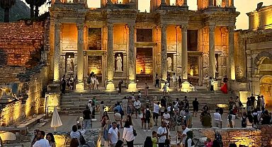 İzmirli gençler Efes'i keşfetti