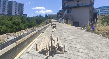 İzmit'te Kabaoğlu'nda parapet çalışması