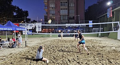 Kocaeli Gölcük'te plaj voleybolu turnuvası büyükler kategorisinde sona erdi