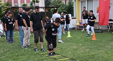Kocaeli İzmit'te otizmli bireyler sahada kalplere dokundu