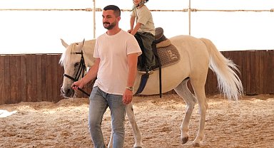 Kocaeli'de taz tatiline at üstünde 'merhaba' dediler