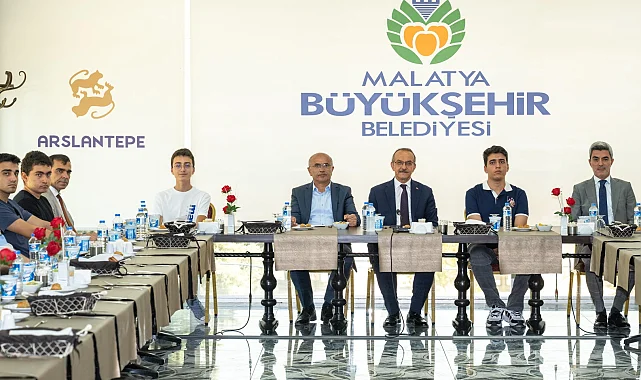 Malatya'da başarılı öğrenciler onuruna yemek