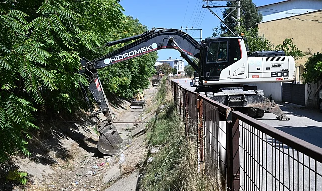 Manisa Fevzi Çakmak'ta sulama kanalları temizliği