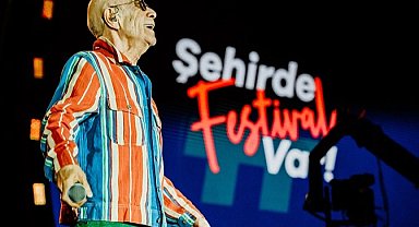 Mazhar-Fuat 'MFÖ şarkıları' ile Bursa'da zamanı durdurdu