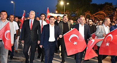 Mudanya'da demokrasi ve bayrak yürüyüşü coşkuyla gerçekleşti