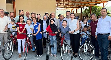 Muğla'da kitap okuyan çocuklara bisiklet hediyesi