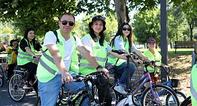 Sakarya'da aileler birlikte pedal çevirdi