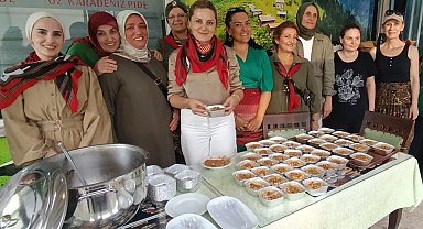 Trabzonlular Derneğinden aşure ikramı