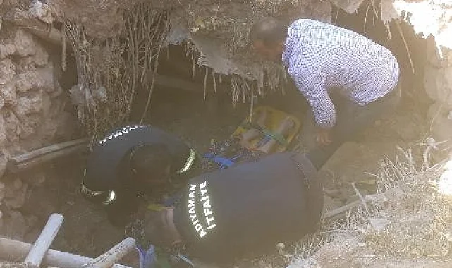 Adıyaman'da göçük altında kalan yaşlı kadın itfaiye ekiplerince kurtarıldı