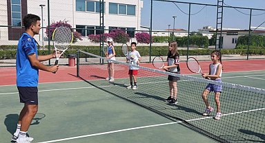 Antalya Büyükşehir Döşemealtı'nda yeni tenis kursu açtı