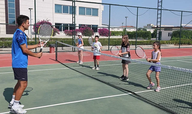 Antalya Büyükşehir Döşemealtı'nda yeni tenis kursu açtı