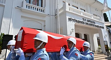 Antalya'da eski başkan son yolculuğuna uğurlandı!