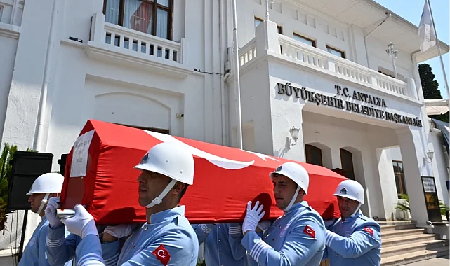 Antalya'da eski başkan son yolculuğuna uğurlandı!