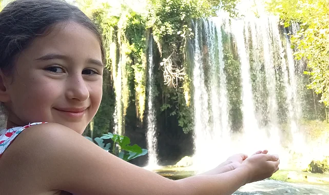 Antalya'nın serin sığınağı... Düden Şelalesi ziyaretçilerin gözdesi