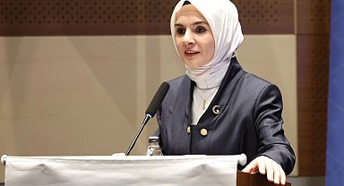 Bakan Göktaş'tan YKS çıkışında babasının çiçekle karşıladığı Çimen'e tebrik telefonu