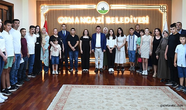 Başkan Erkan Aydın başarılı öğrencileri ödüllendirdi