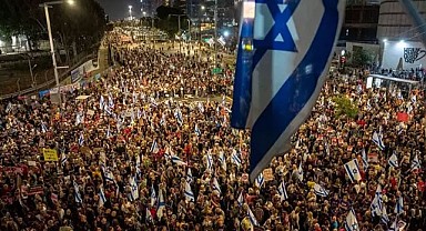 Binlerce Kişi Netanyahu’ya Karşı Ayakta