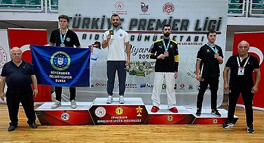 Bursa Büyükşehirli karateciler Diyarbakır'da parladı