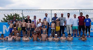 Bursa Gürsulu minik yüzücüler sertifikalandı