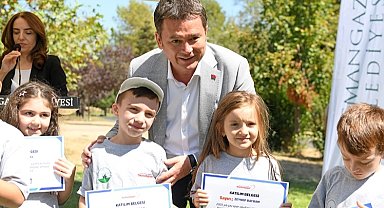 Bursa Osmangazi'de 8 bin 24 çocuk yüzme keyfi yaşadı