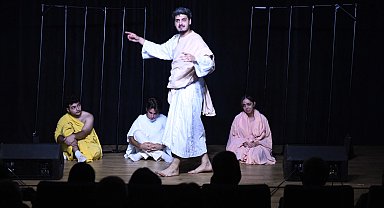 Bursa Osmangazi'de Genco Erkal için duygu dolu gece