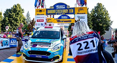 Bursa Osmangazi'nin gururu engelli kadın ralliciden Avrupa'da tarihi başarı