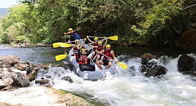Bursa'da gençlerin rafting heyecanı