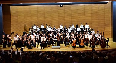 Bursa'da Zafer Bayramı ruhu müzikle yankılandı