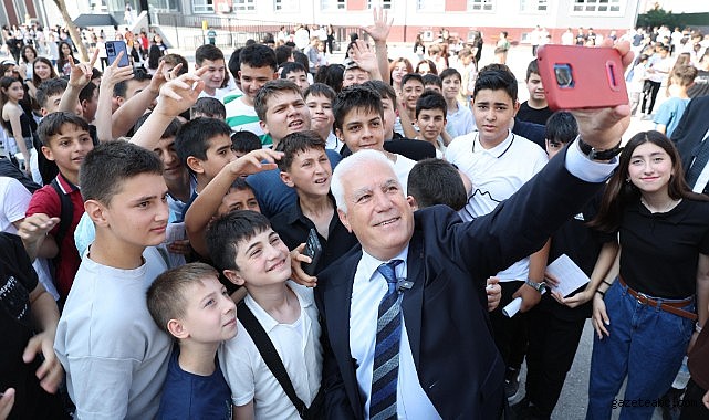 Büyükşehir'den öğrencilere eğitim desteği