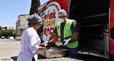 Büyükşehir'in mobil ikram araçları vatandaşın yanında