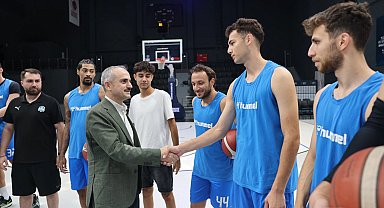 Çayırova basketbol takımına Başkan Çiftçi'den ziyaret