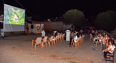 Diyarbakır'da Açık Hava Film Gösterimleri çocuklardan ilgi görüyor
