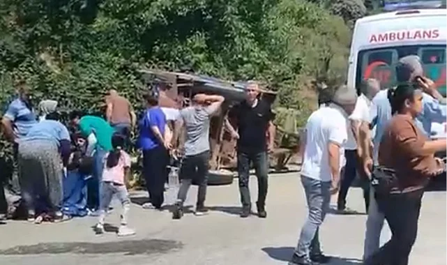 Düzce'de römork devrildi: Çok sayıda yaralı var