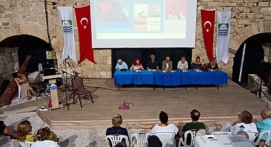 Foçalı yazarlar tarihi kalede buluştu