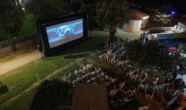 Gemlik’te Çocuklara Açık Hava Sinema Keyfi