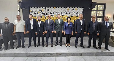 Gölcük'te siyasi parti başkanları istişarede