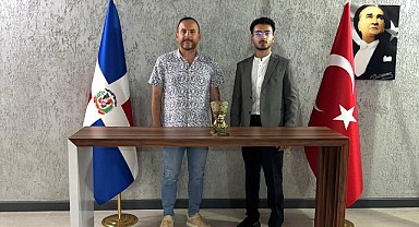 Hammad Khan Dominik Cumhuriyeti Bursa Fahri Konsolosunu ziyaret etti