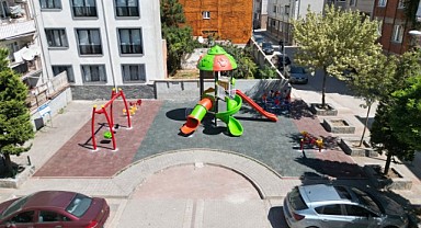 İnegöl Belediyesi Eskiyen Çocuk Parklarını Yeniliyor