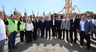 İstanbul'da yeni temeli attı