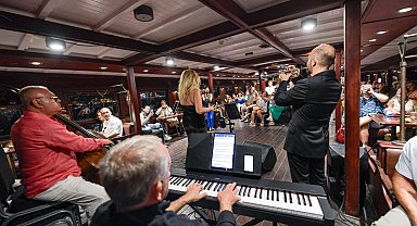 İzmir Bergama Vapuru'nda caz esintisi