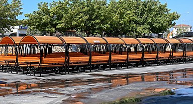 İzmir Bornova parklarına kapalı bank konforu