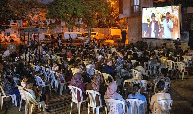 İzmir Bornova'da yaz akşamları gülümsetti