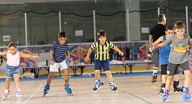 İzmir'de tekerlekli paten kursuna ilgi yoğun
