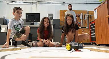 İzmirli çocuklar robotik dünyayla tanıştı