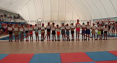 İzmit Yüzme Bilmeyen Kalmasın Projesinde sertifika heyecanı